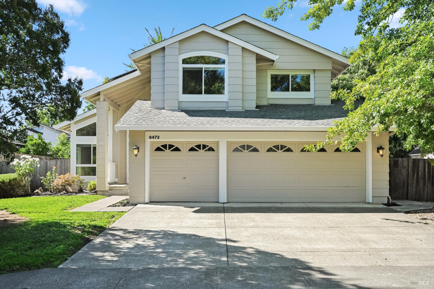 Detail Gallery Image 2 of 34 For 9472 Wellington Cir, Windsor,  CA 95492 - 4 Beds | 2/1 Baths