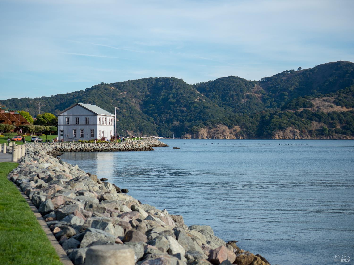 Detail Gallery Image 37 of 47 For 84 Eastview Ave, Tiburon,  CA 94920 - 3 Beds | 2/1 Baths