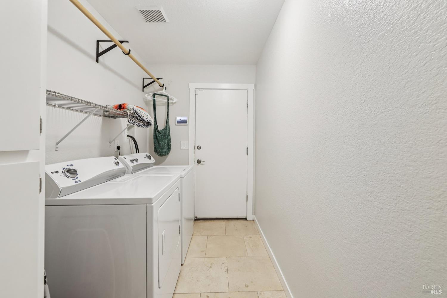 Detail Gallery Image 18 of 33 For 205 W Cherry St, Dixon,  CA 95620 - 3 Beds | 2 Baths