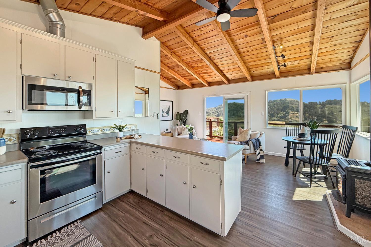 Detail Gallery Image 11 of 61 For 10701 Hereford Dr, Jenner,  CA 95450 - 2 Beds | 1 Baths