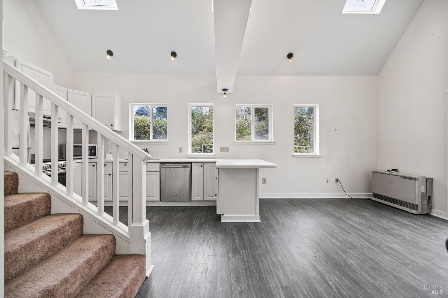Detail Gallery Image 13 of 18 For 32500 Gibney Ln, Fort Bragg,  CA 95437 - 3 Beds | 3 Baths