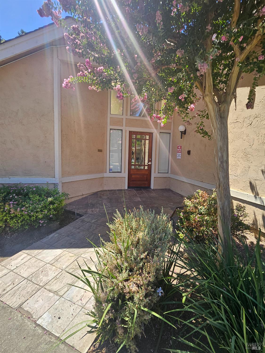 Detail Gallery Image 8 of 18 For 690 Arcadia Dr, Vacaville,  CA 95687 - 2 Beds | 1 Baths