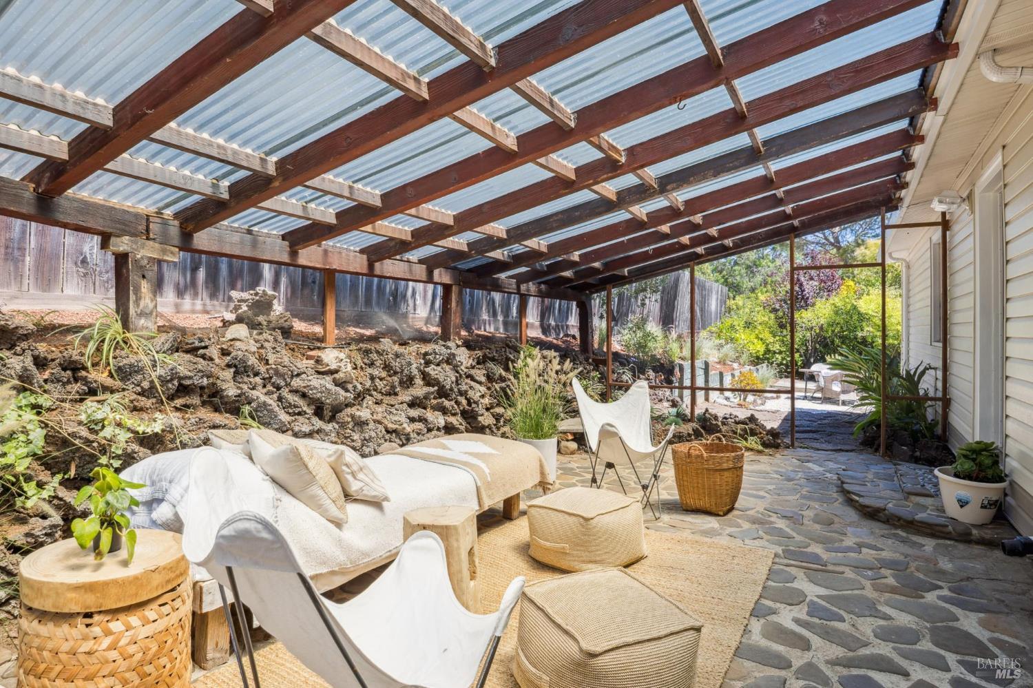 Detail Gallery Image 6 of 41 For 16 Marion Ct, Novato,  CA 94945 - 3 Beds | 1 Baths