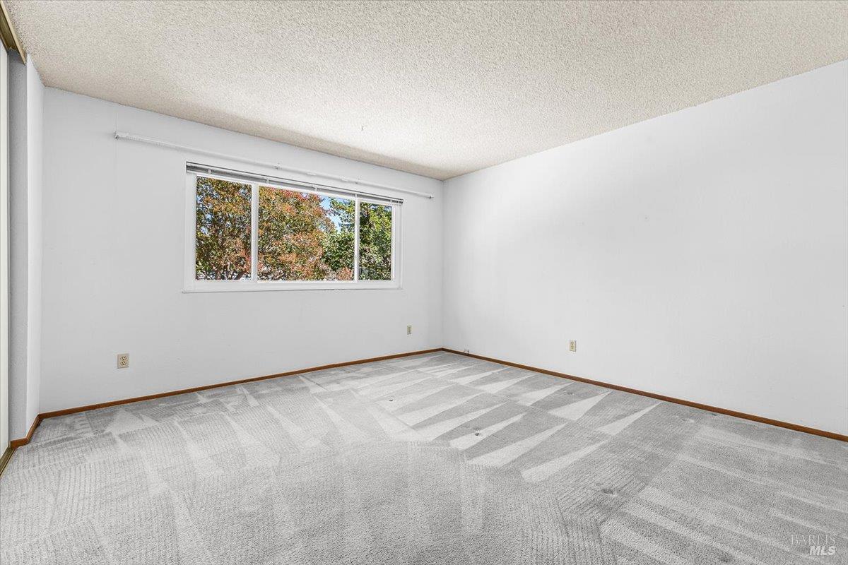 Detail Gallery Image 9 of 19 For 4910 Cheryl Ct, Santa Rosa,  CA 95409 - 3 Beds | 2 Baths