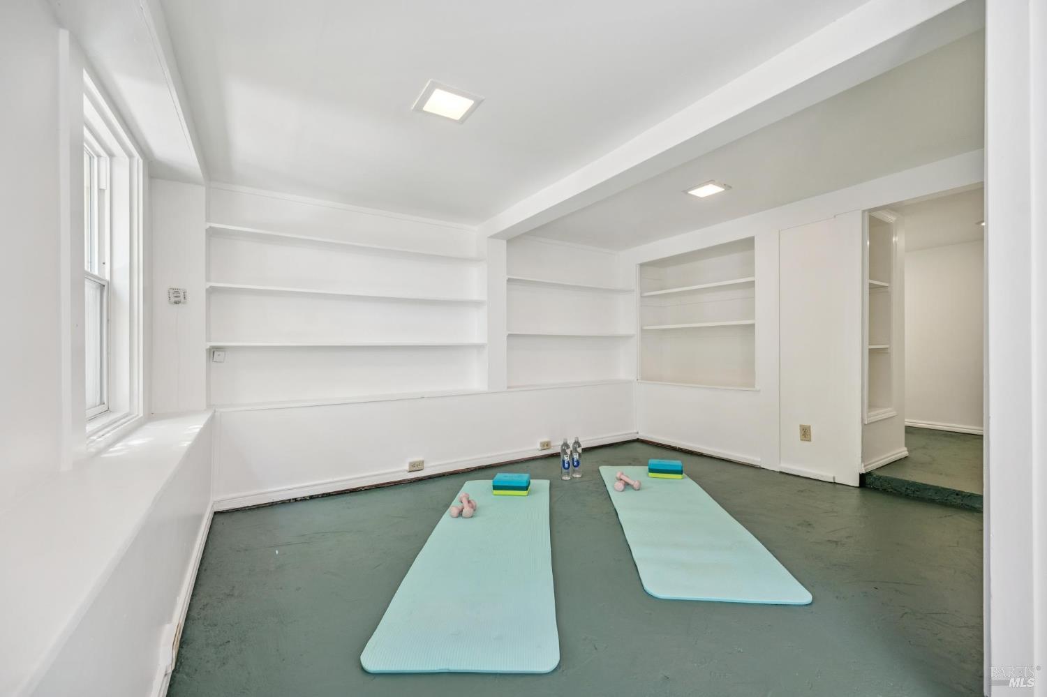 Detail Gallery Image 32 of 38 For 224 Elm Ave, Mill Valley,  CA 94941 - 2 Beds | 1 Baths