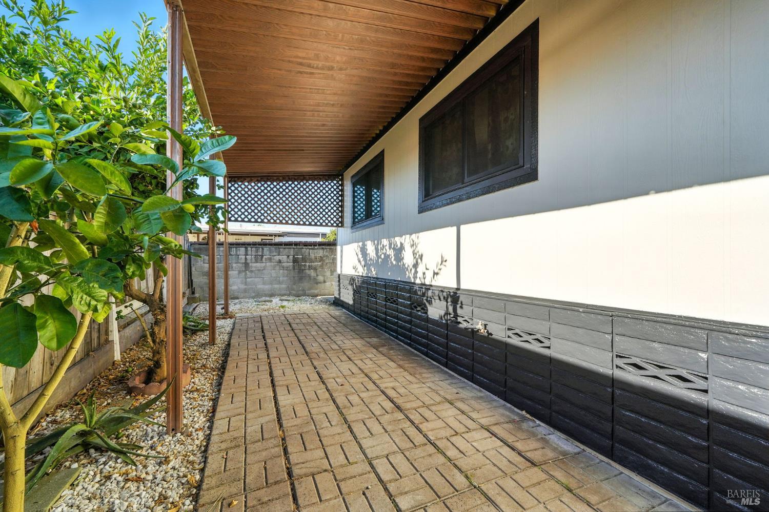 Detail Gallery Image 24 of 27 For 420 Sandstone Dr, Vallejo,  CA 94589 - 3 Beds | 2 Baths