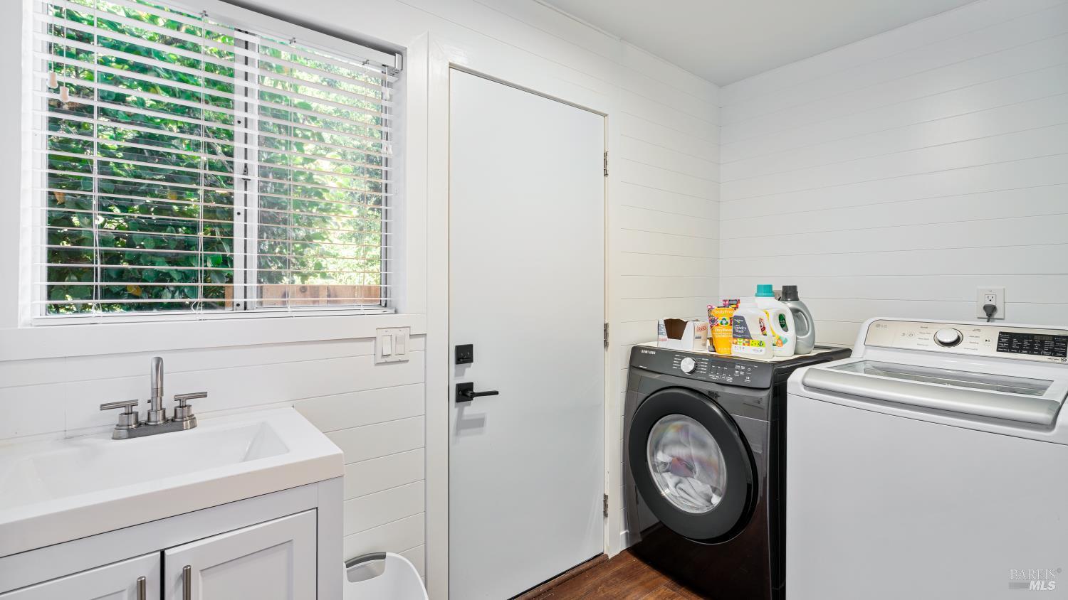 Detail Gallery Image 12 of 35 For 7826 Brookside Ave, Sebastopol,  CA 95472 - 4 Beds | 2/1 Baths