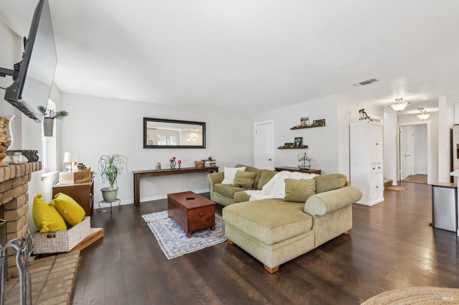 Detail Gallery Image 5 of 33 For 205 W Cherry St, Dixon,  CA 95620 - 3 Beds | 2 Baths
