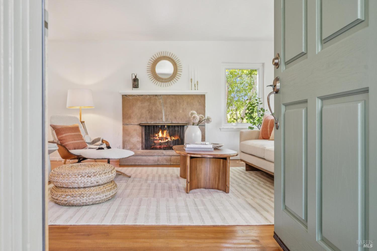 Detail Gallery Image 4 of 38 For 224 Elm Ave, Mill Valley,  CA 94941 - 2 Beds | 1 Baths