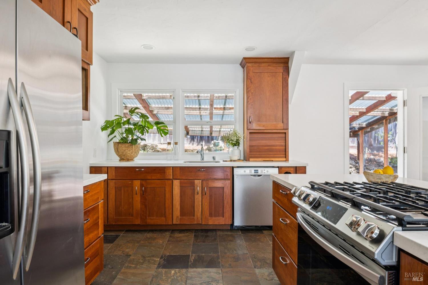 Detail Gallery Image 15 of 41 For 16 Marion Ct, Novato,  CA 94945 - 3 Beds | 1 Baths