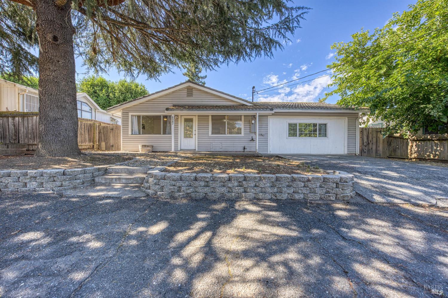 Detail Gallery Image 3 of 56 For 6907 Laurel Del Dr, Lucerne,  CA 95458 - 4 Beds | 1/1 Baths