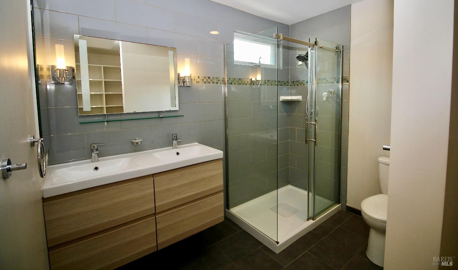Detail Gallery Image 10 of 18 For 6 Juno Rd, Tiburon,  CA 94920 - 4 Beds | 2 Baths