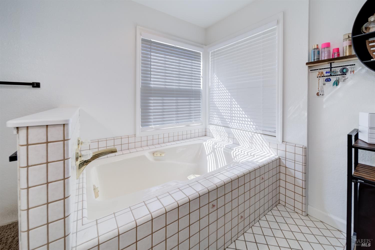 Detail Gallery Image 12 of 34 For 2514 Troon Ct, Fairfield,  CA 94534 - 4 Beds | 3 Baths