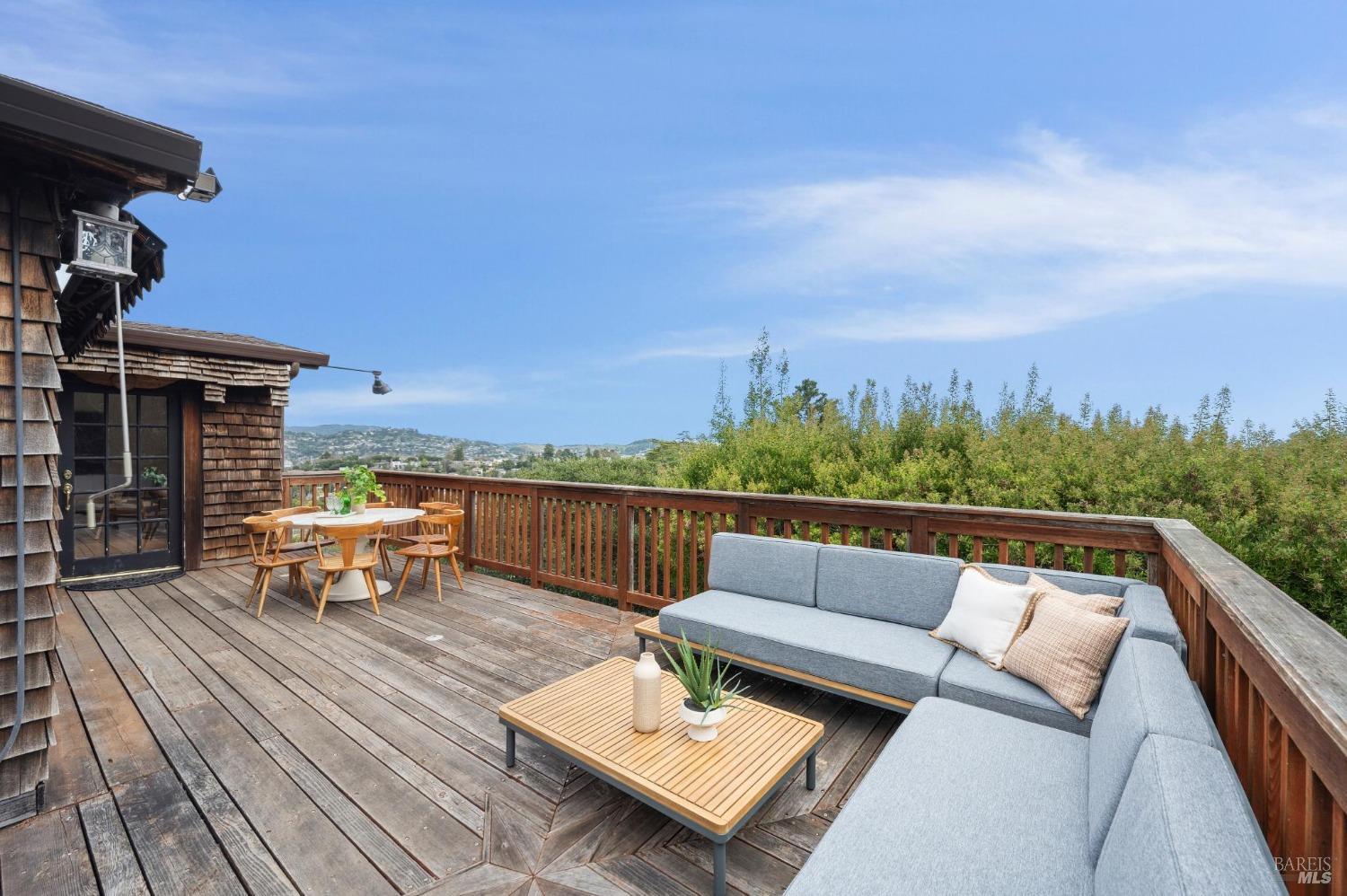 Detail Gallery Image 42 of 70 For 112 Edison Ave, Corte Madera,  CA 94925 - 5 Beds | 3 Baths