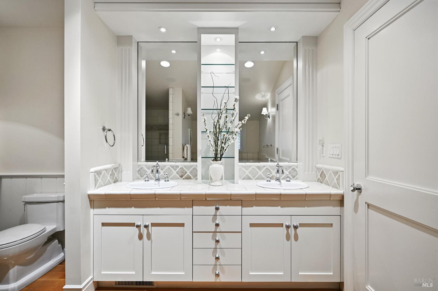 Detail Gallery Image 34 of 57 For 436 Green Glen Way, Mill Valley,  CA 94941 - 4 Beds | 3/1 Baths
