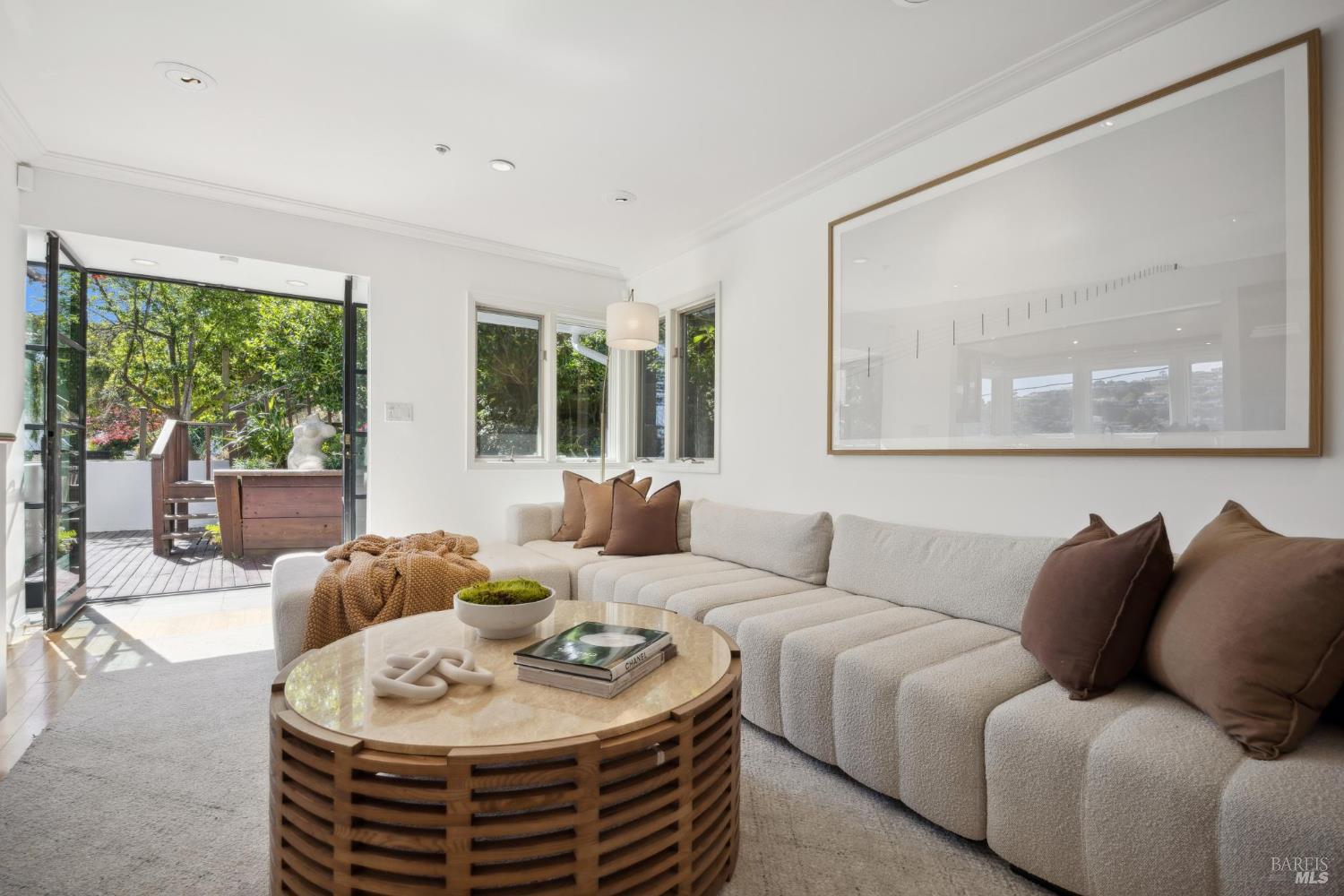 Detail Gallery Image 15 of 47 For 84 Eastview Ave, Tiburon,  CA 94920 - 3 Beds | 2/1 Baths