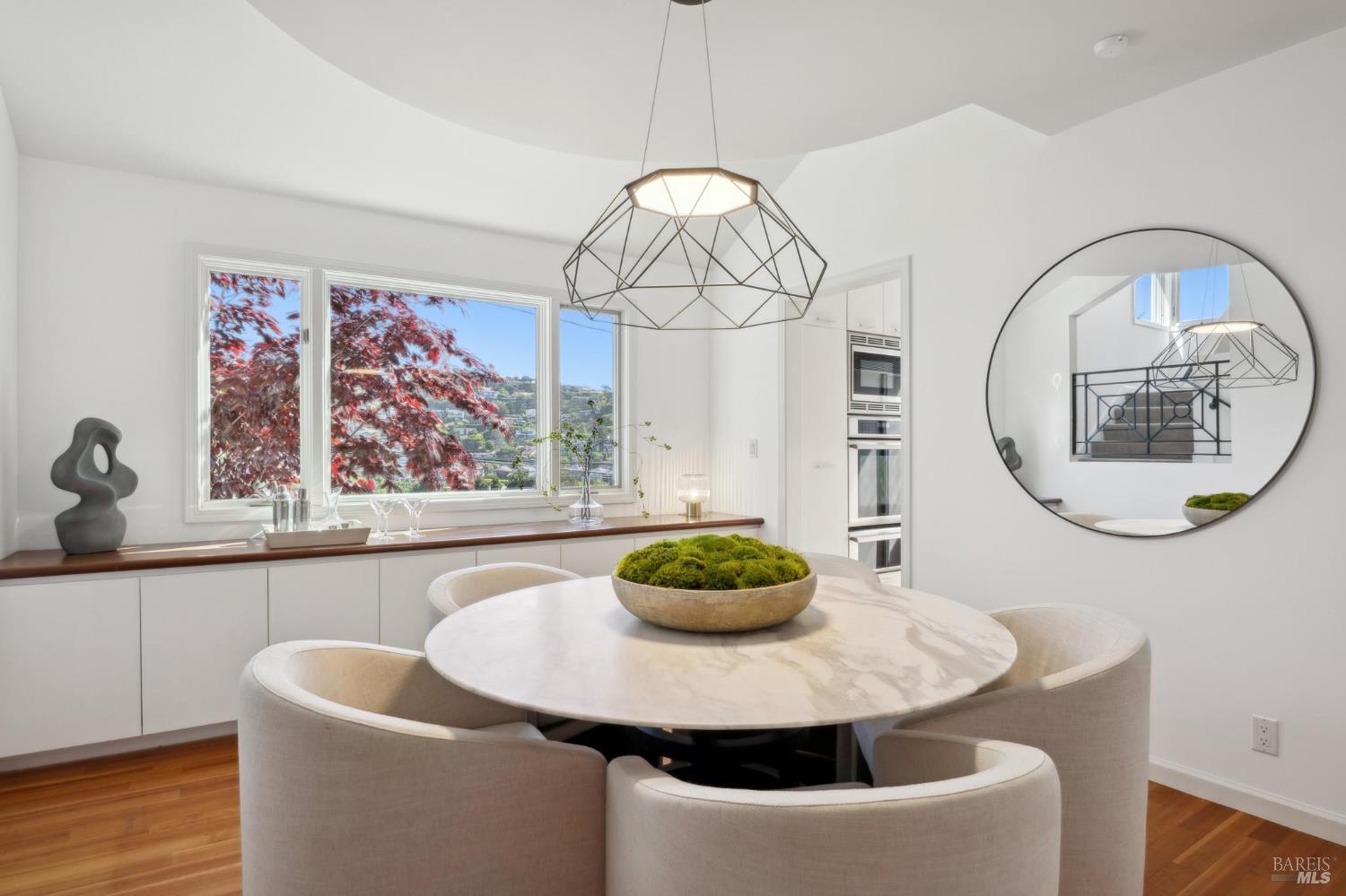 Detail Gallery Image 10 of 47 For 84 Eastview Ave, Tiburon,  CA 94920 - 3 Beds | 2/1 Baths