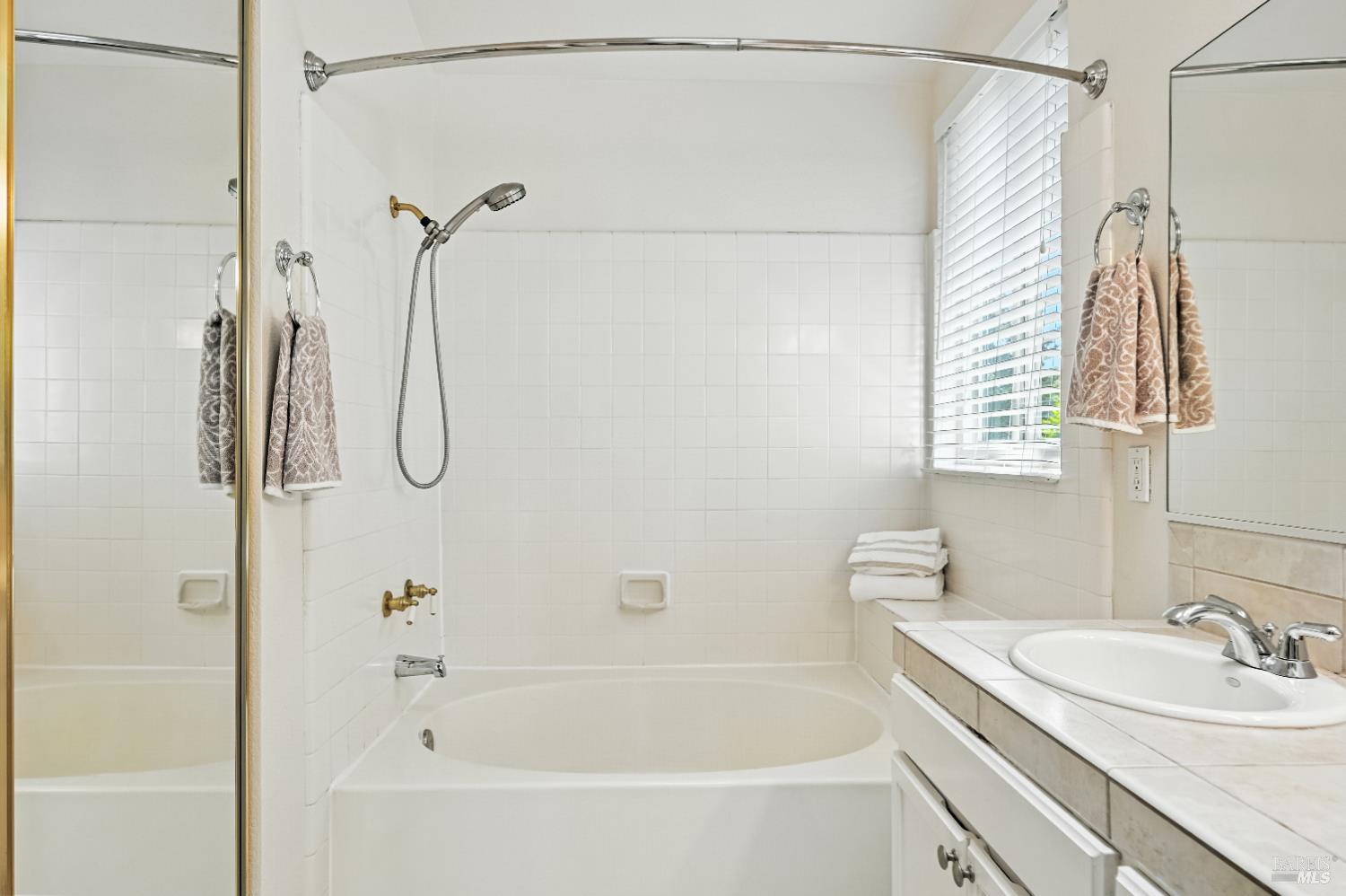 Detail Gallery Image 17 of 34 For 9472 Wellington Cir, Windsor,  CA 95492 - 4 Beds | 2/1 Baths