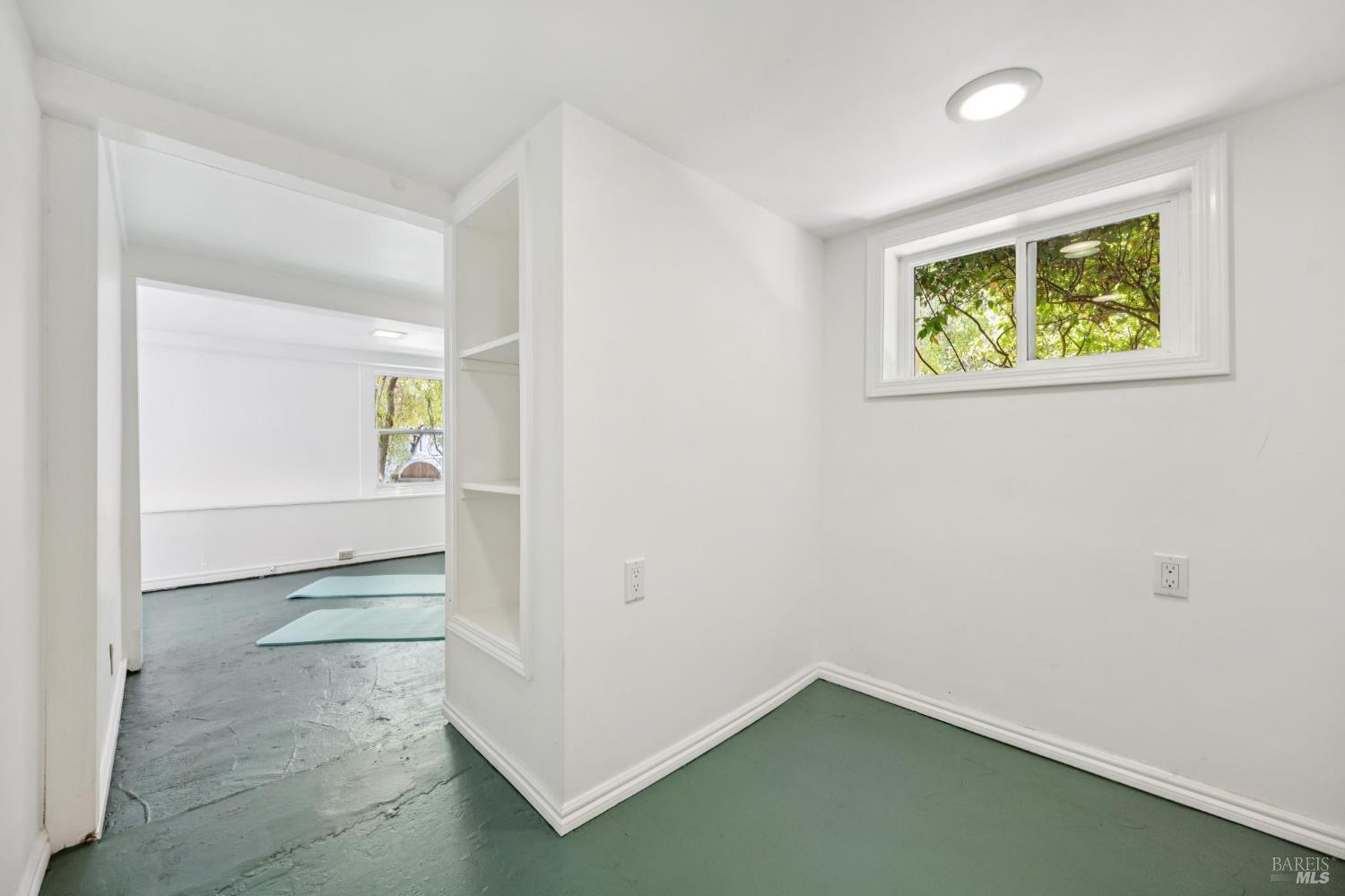 Detail Gallery Image 34 of 38 For 224 Elm Ave, Mill Valley,  CA 94941 - 2 Beds | 1 Baths