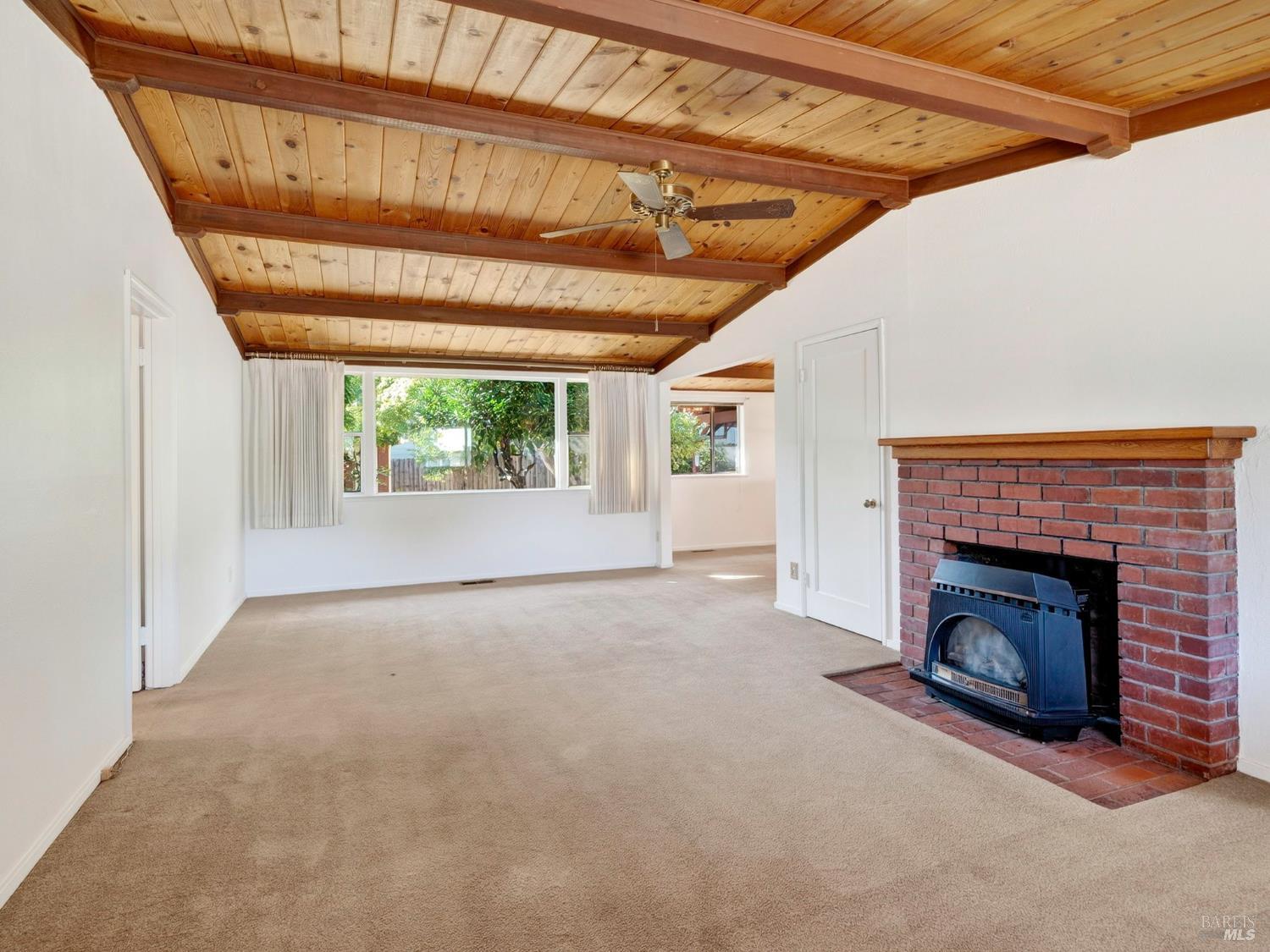 Detail Gallery Image 3 of 40 For 810 Mendocino Dr, Ukiah,  CA 95482 - 4 Beds | 2 Baths