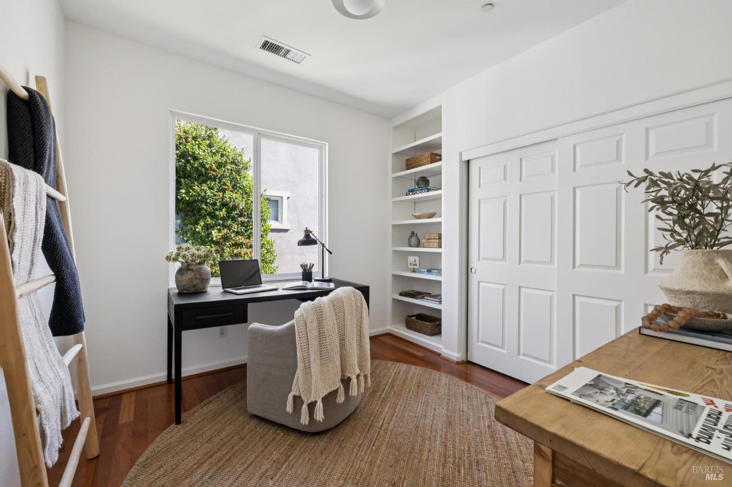 Detail Gallery Image 39 of 52 For 24 Sunny Cove Dr, Novato,  CA 94949 - 5 Beds | 3/1 Baths