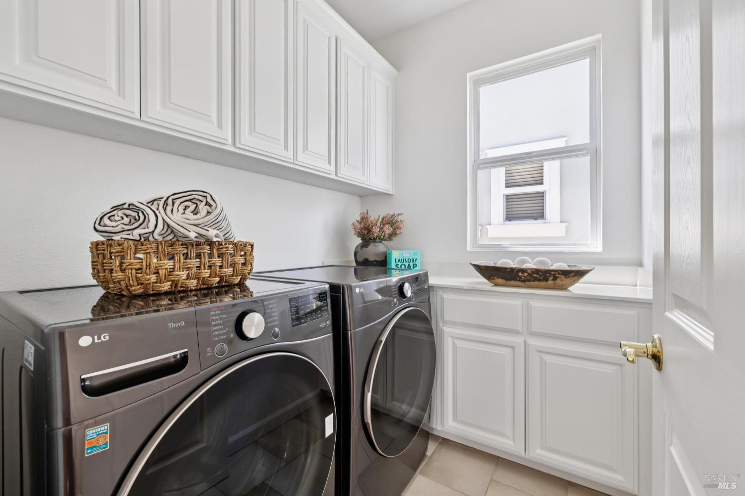 Detail Gallery Image 44 of 52 For 24 Sunny Cove Dr, Novato,  CA 94949 - 5 Beds | 3/1 Baths