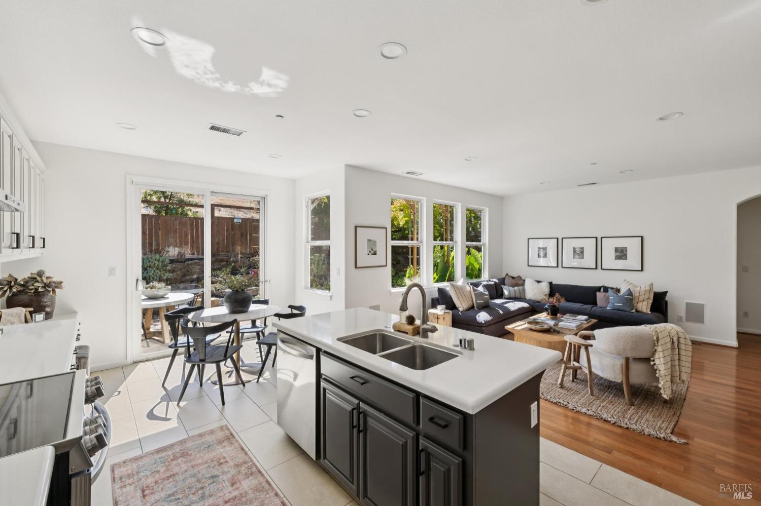 Detail Gallery Image 19 of 52 For 24 Sunny Cove Dr, Novato,  CA 94949 - 5 Beds | 3/1 Baths