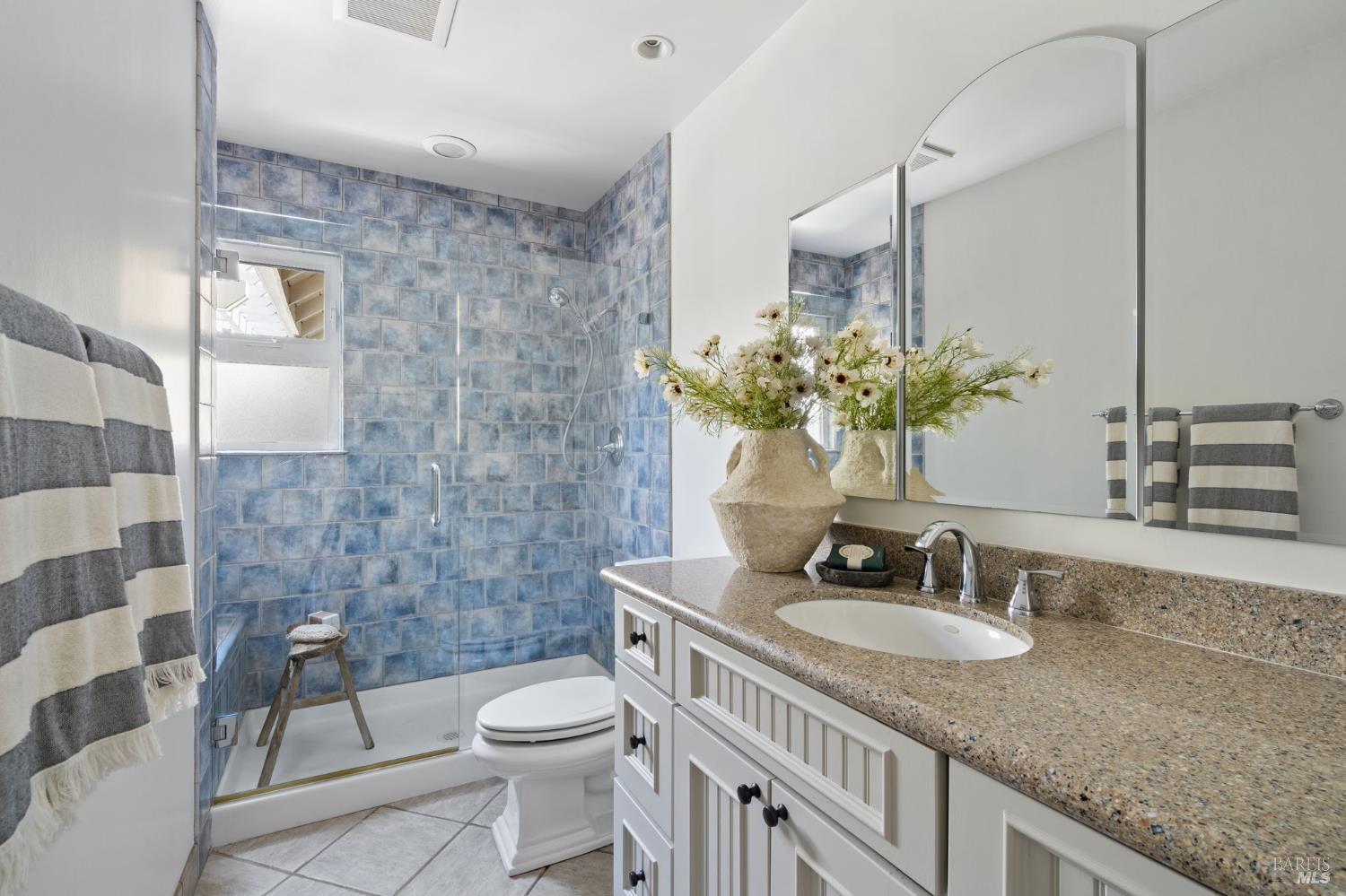Detail Gallery Image 22 of 27 For 535 Tamarack Dr, San Rafael,  CA 94903 - 3 Beds | 2 Baths