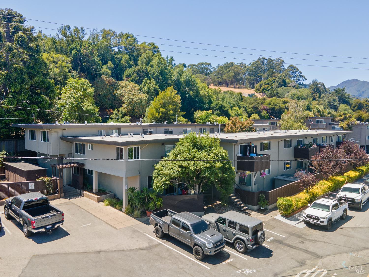 Detail Gallery Image 2 of 12 For 801 Meadowsweet Dr, Corte Madera,  CA 94925 - – Beds | – Baths