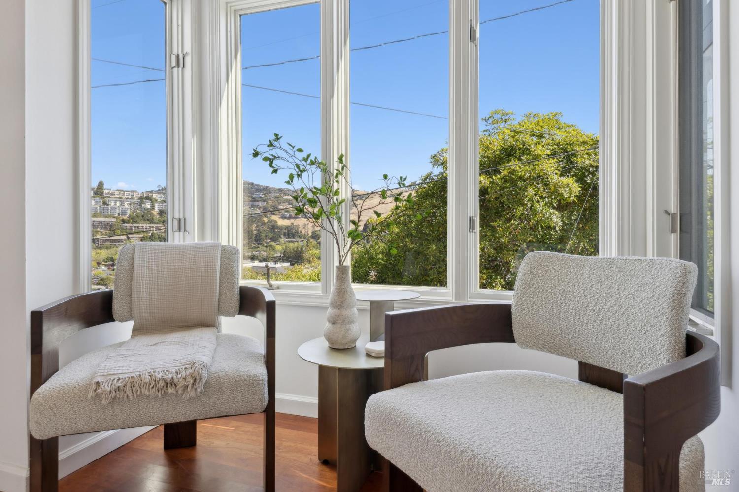 Detail Gallery Image 8 of 47 For 84 Eastview Ave, Tiburon,  CA 94920 - 3 Beds | 2/1 Baths