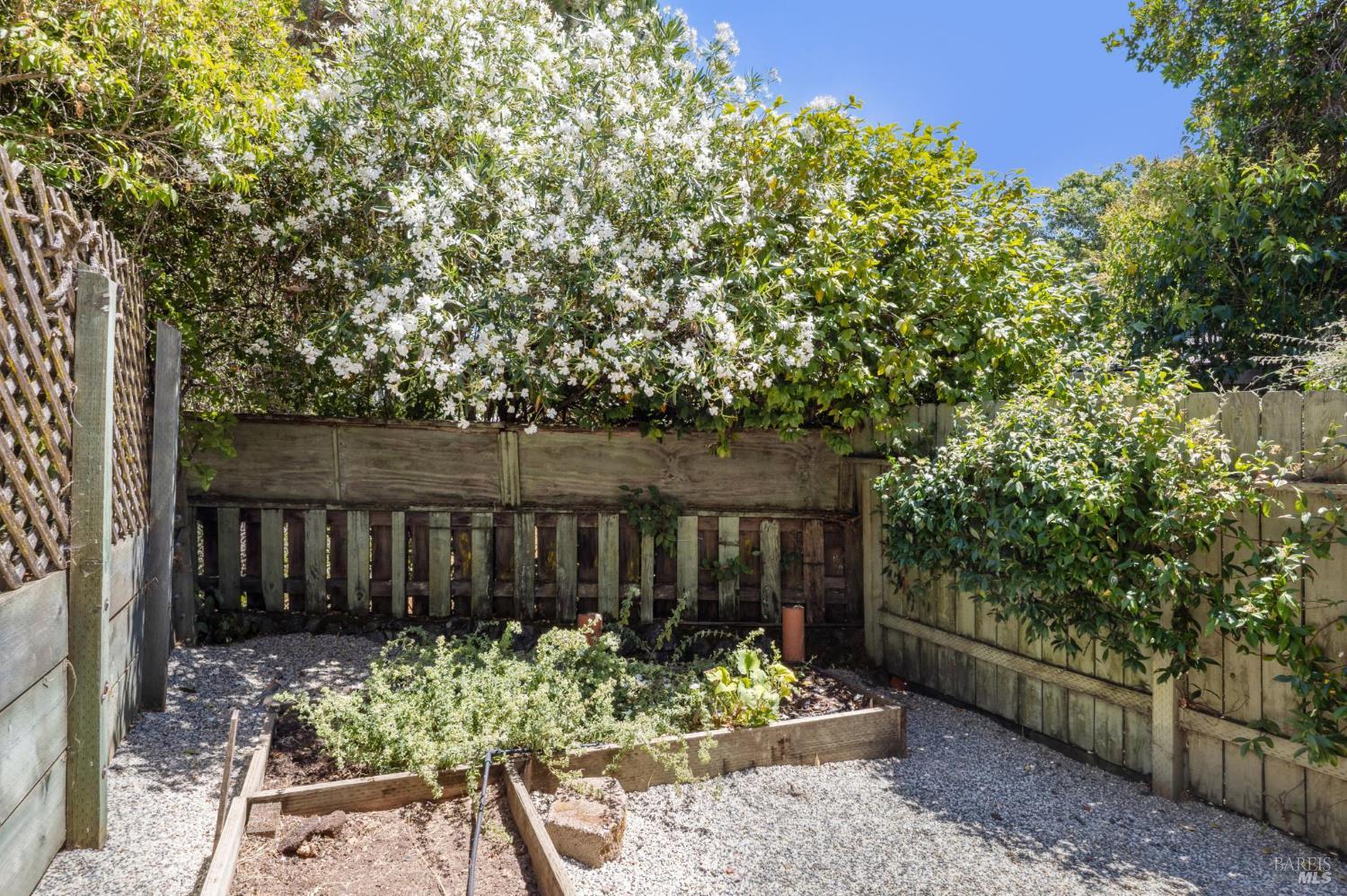 Detail Gallery Image 36 of 41 For 16 Marion Ct, Novato,  CA 94945 - 3 Beds | 1 Baths