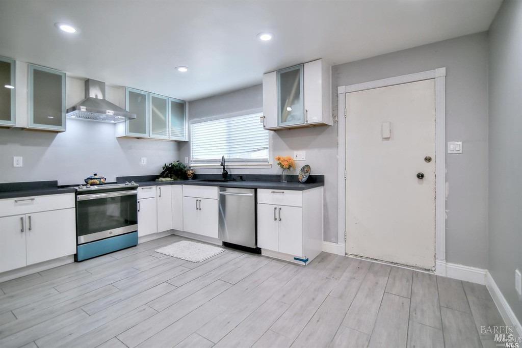 Detail Gallery Image 1 of 8 For 22 Fairfax St #B,  San Rafael,  CA 94901 - 2 Beds | 2 Baths