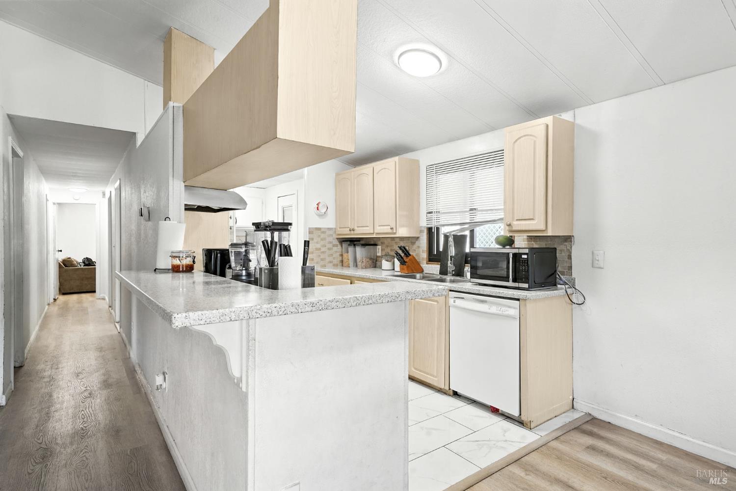 Detail Gallery Image 9 of 27 For 420 Sandstone Dr, Vallejo,  CA 94589 - 3 Beds | 2 Baths