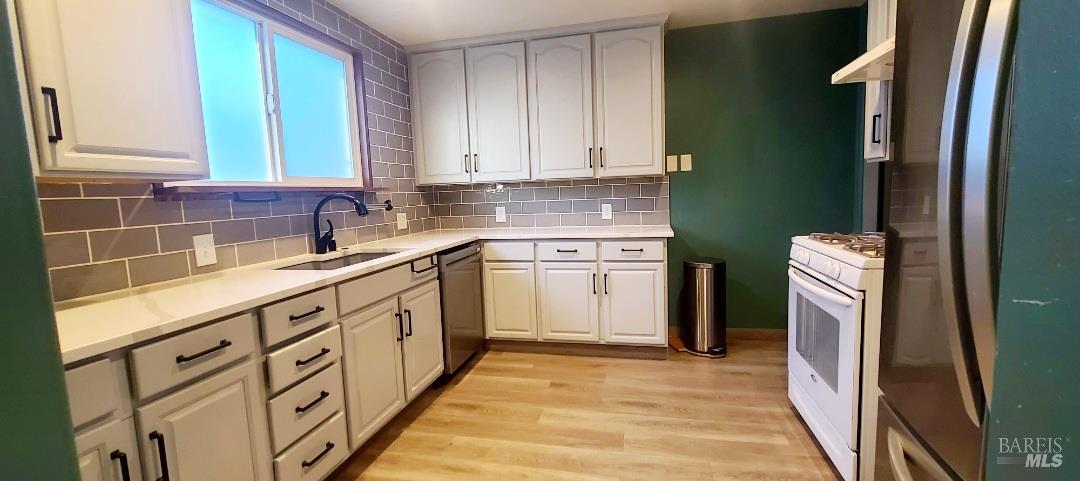 Detail Gallery Image 2 of 12 For 2420 Lomitas Ave, Santa Rosa,  CA 95404 - 4 Beds | 2 Baths