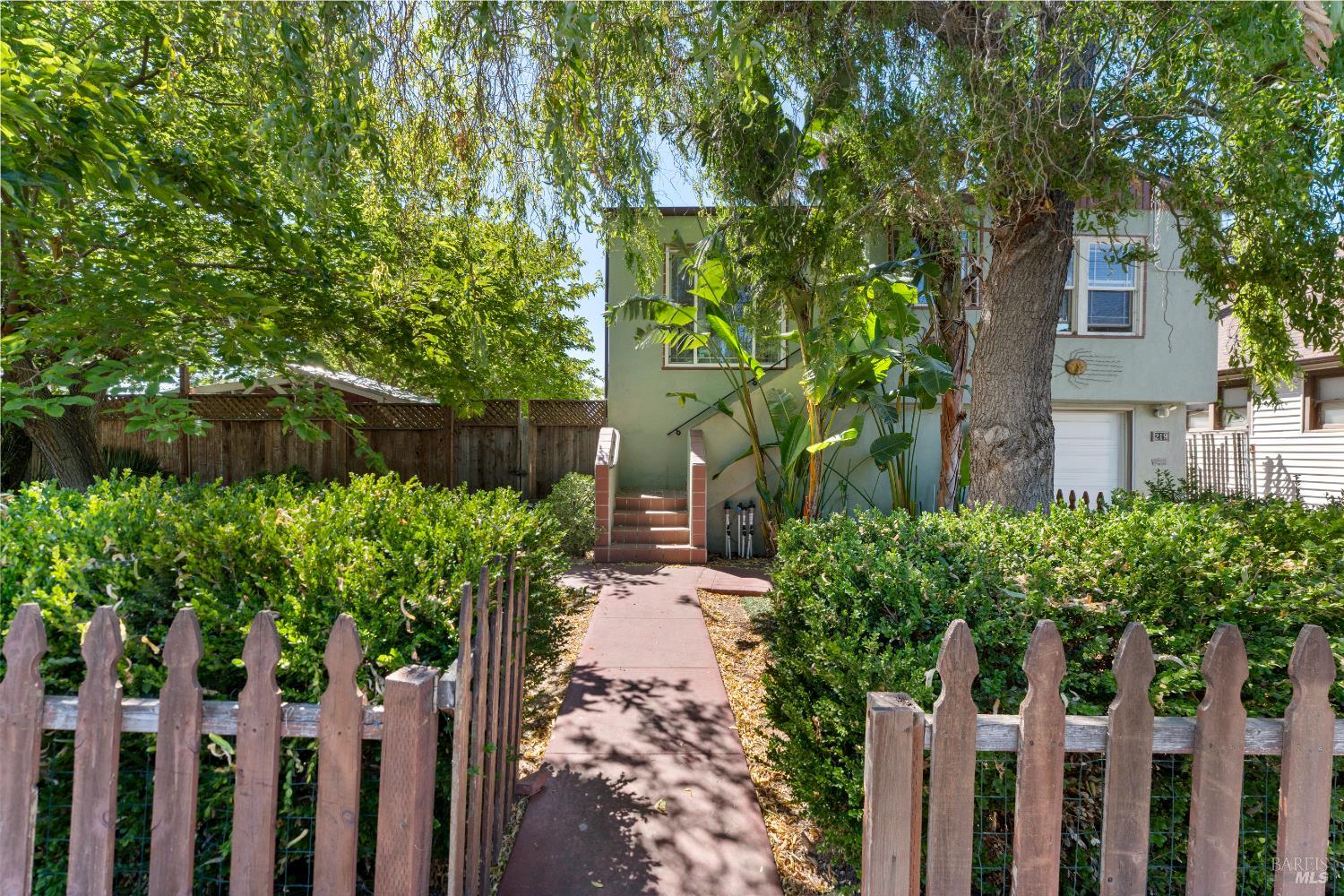 Detail Gallery Image 3 of 74 For 219 Mayo Ave, Vallejo,  CA 94590 - 3 Beds | 2 Baths
