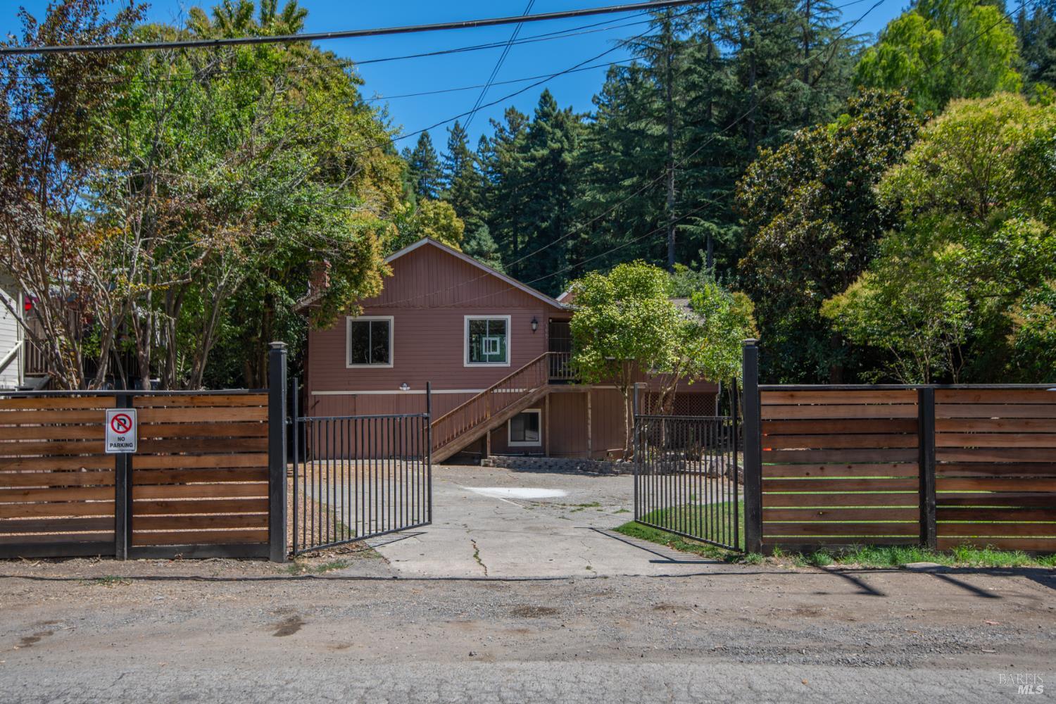 Detail Gallery Image 2 of 25 For 10671 Forest Hills Rd, Forestville,  CA 95436 - 3 Beds | 2 Baths