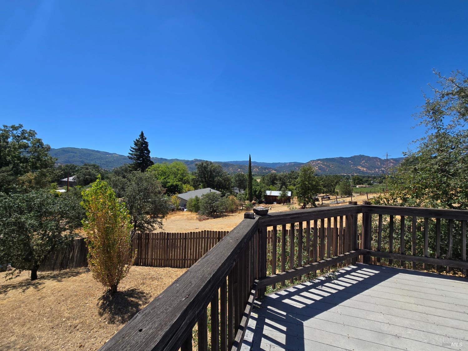 Detail Gallery Image 5 of 32 For 2110 Fern Canyon Rd, Ukiah,  CA 95482 - 3 Beds | 2 Baths