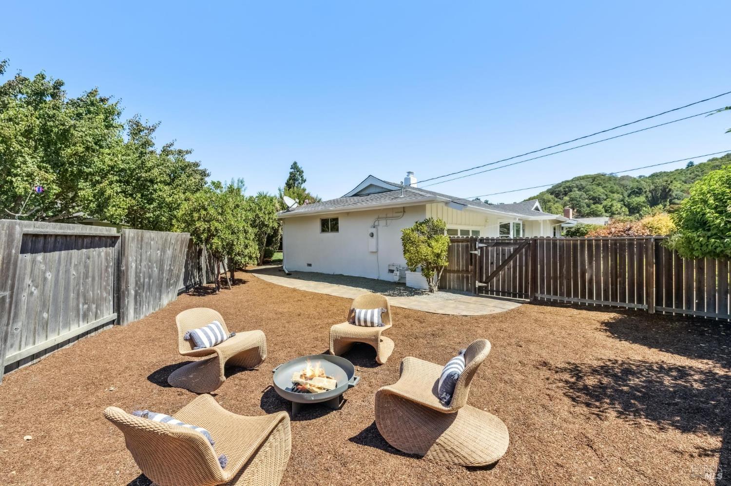 Detail Gallery Image 42 of 46 For 296 Elvia Ct, San Rafael,  CA 94903 - 3 Beds | 2 Baths
