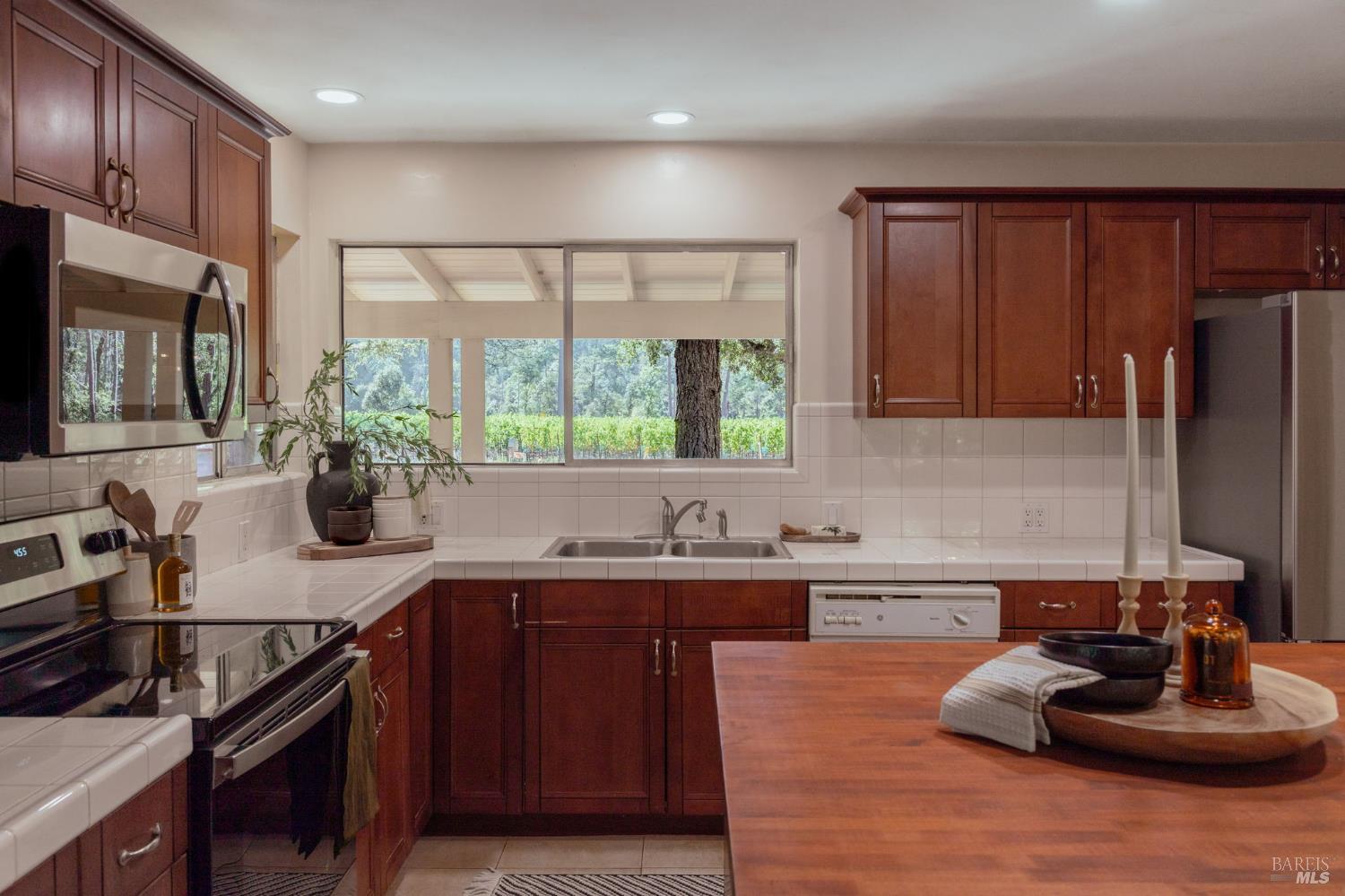 Detail Gallery Image 15 of 41 For 1050 White Cottage Rd, Angwin,  CA 94508 - 3 Beds | 2/1 Baths
