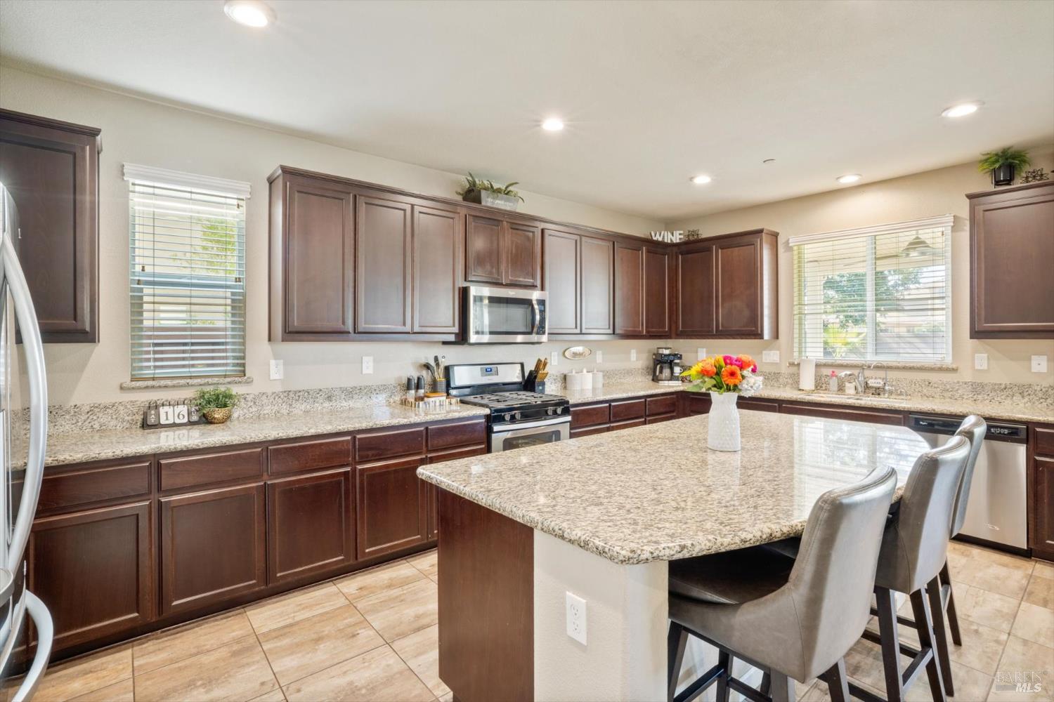 Detail Gallery Image 5 of 72 For 625 Guild Rd, Vacaville,  CA 95688 - 4 Beds | 3 Baths