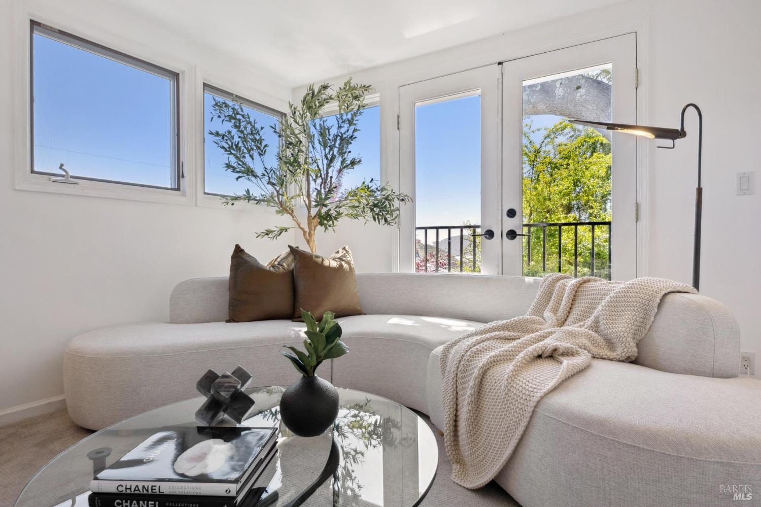 Detail Gallery Image 19 of 47 For 84 Eastview Ave, Tiburon,  CA 94920 - 3 Beds | 2/1 Baths