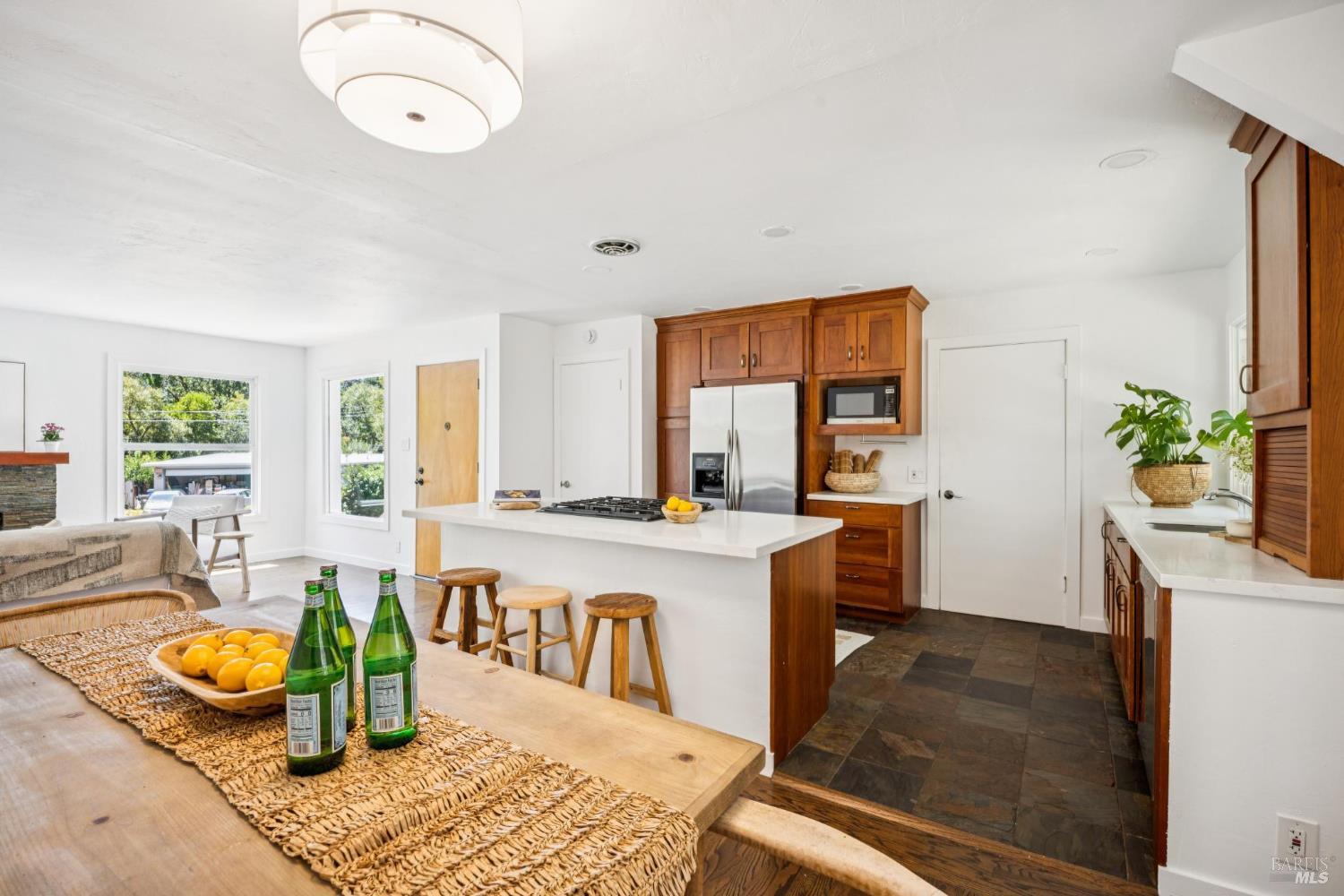 Detail Gallery Image 14 of 41 For 16 Marion Ct, Novato,  CA 94945 - 3 Beds | 1 Baths