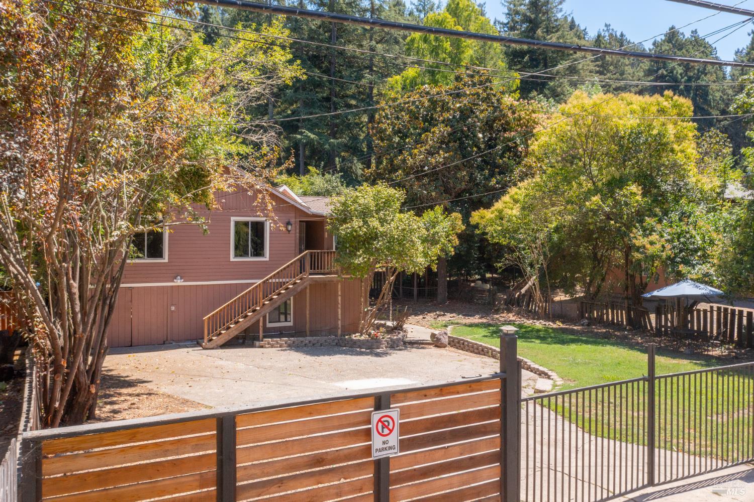 Detail Gallery Image 3 of 25 For 10671 Forest Hills Rd, Forestville,  CA 95436 - 3 Beds | 2 Baths