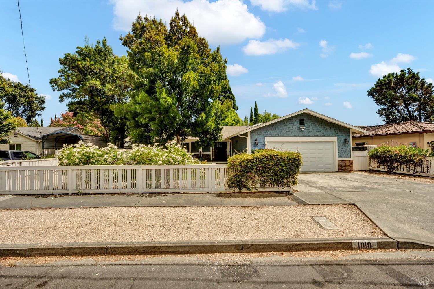 Detail Gallery Image 4 of 38 For 1018 Easum Dr, Napa,  CA 94558 - 3 Beds | 2 Baths