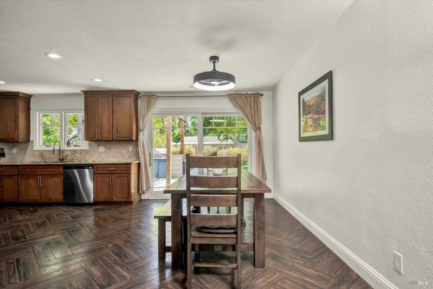 Detail Gallery Image 14 of 38 For 1018 Easum Dr, Napa,  CA 94558 - 3 Beds | 2 Baths