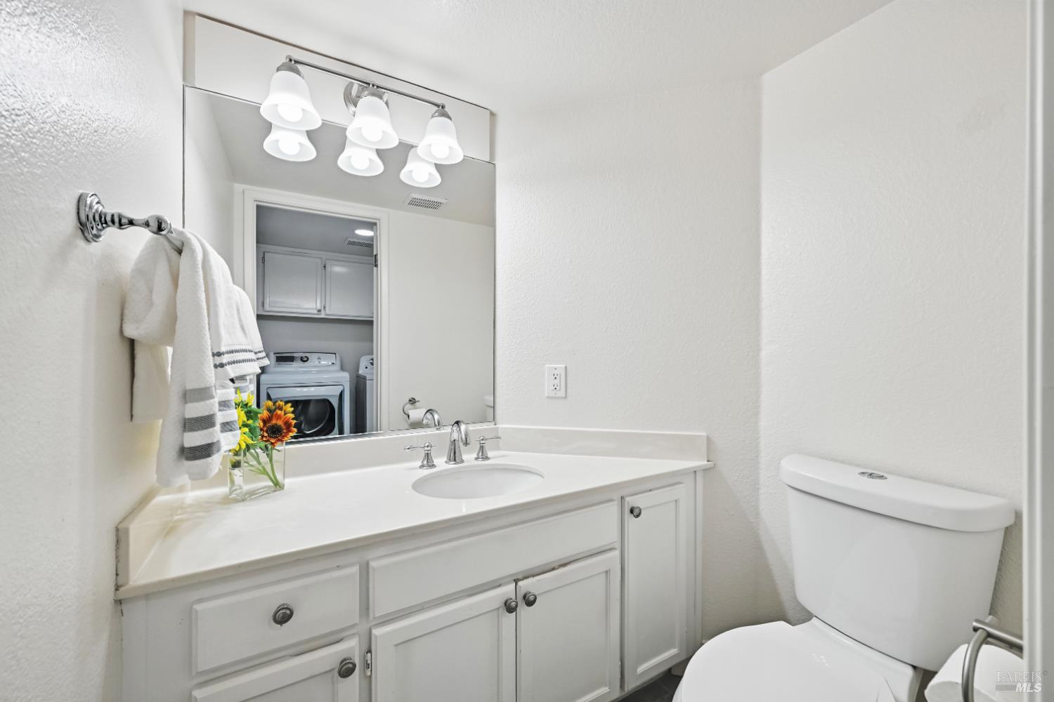 Detail Gallery Image 12 of 34 For 9472 Wellington Cir, Windsor,  CA 95492 - 4 Beds | 2/1 Baths
