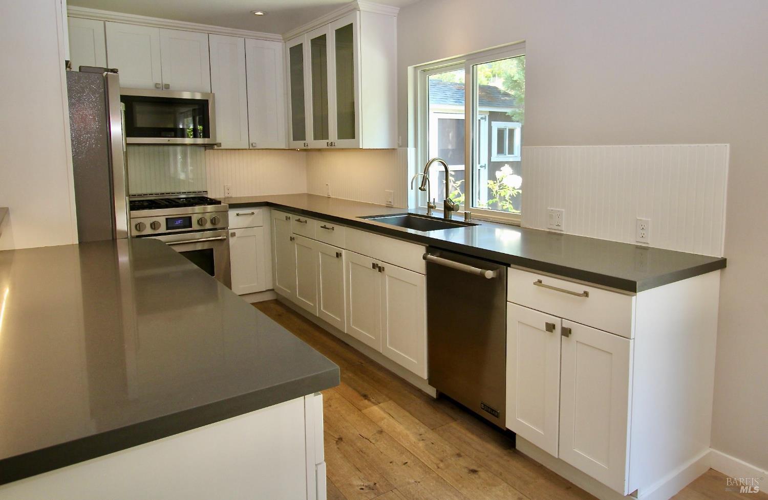 Detail Gallery Image 3 of 18 For 6 Juno Rd, Tiburon,  CA 94920 - 4 Beds | 2 Baths