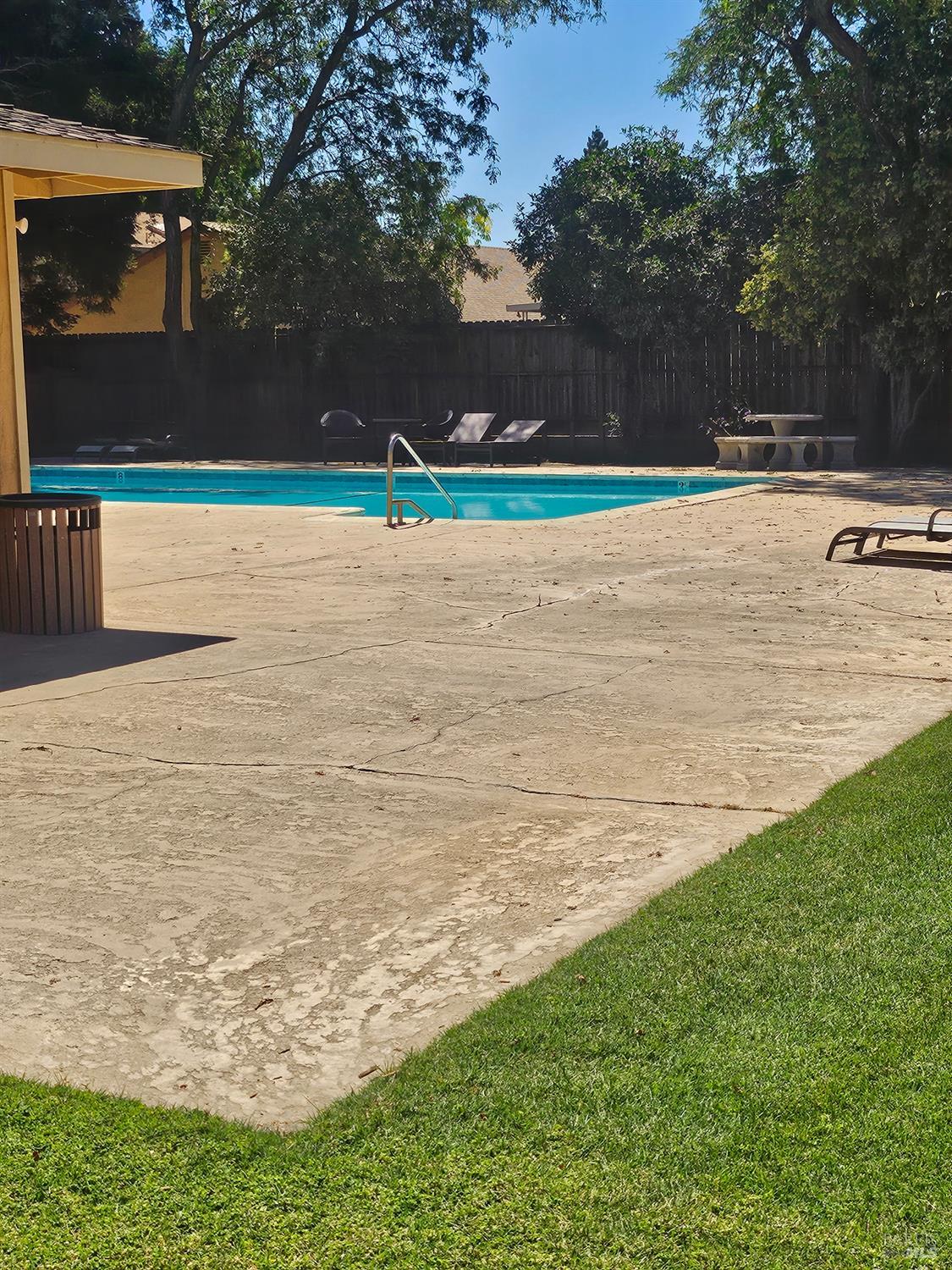 Detail Gallery Image 6 of 18 For 690 Arcadia Dr, Vacaville,  CA 95687 - 2 Beds | 1 Baths
