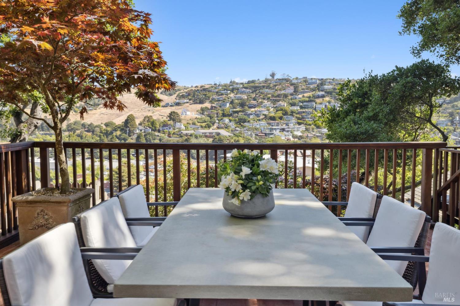 Detail Gallery Image 31 of 47 For 84 Eastview Ave, Tiburon,  CA 94920 - 3 Beds | 2/1 Baths