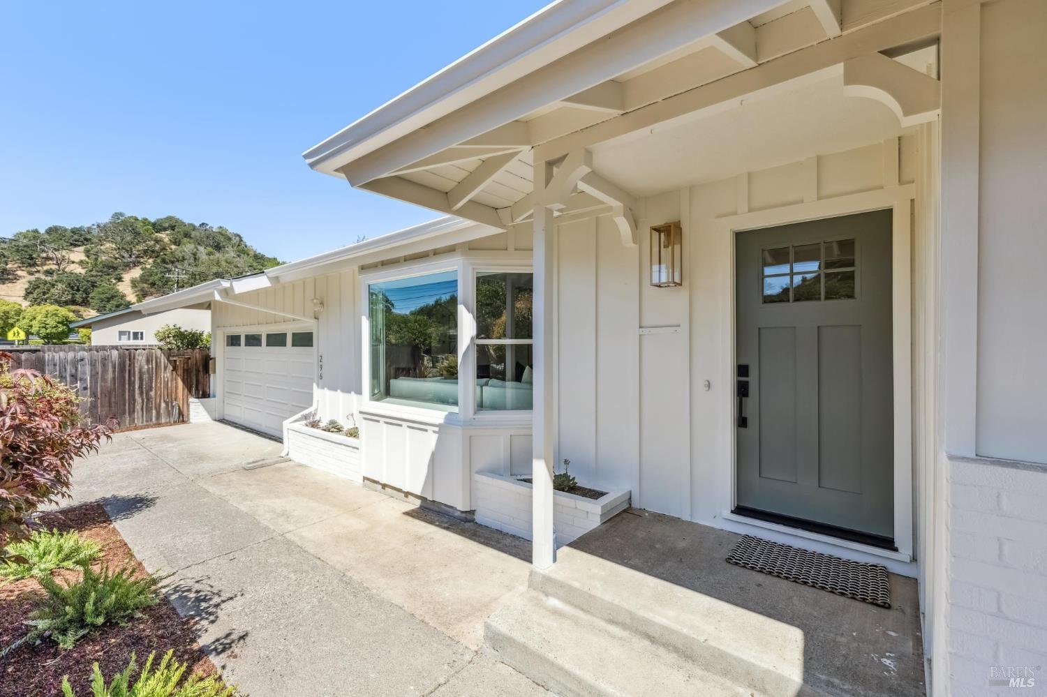 Detail Gallery Image 2 of 46 For 296 Elvia Ct, San Rafael,  CA 94903 - 3 Beds | 2 Baths